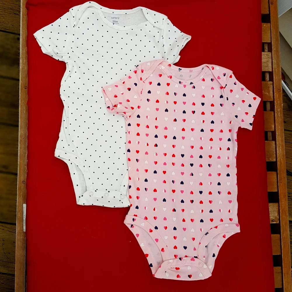 2 carters onsies‎ NWOT